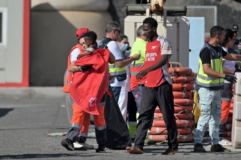 Les îles Canaries admettent que la pression dans les centres pour mineurs migrants est « moindre » et qu'un meilleur traitement est accordé
