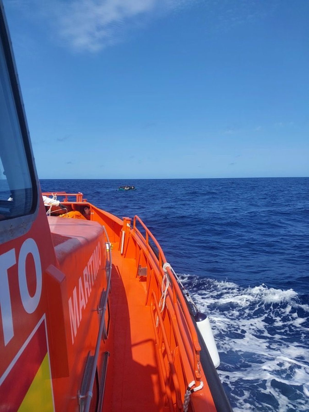 Un bateau pneumatique avec 56 migrants, dont un mineur, est secouru à plus de 153 kilomètres d'Arrecife (Lanzarote)