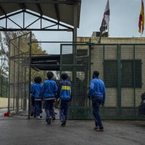 Plus d'un millier de migrants sont entrés à Ceuta la semaine dernière et leurs ressources d'accueil sont mises à rude épreuve.
