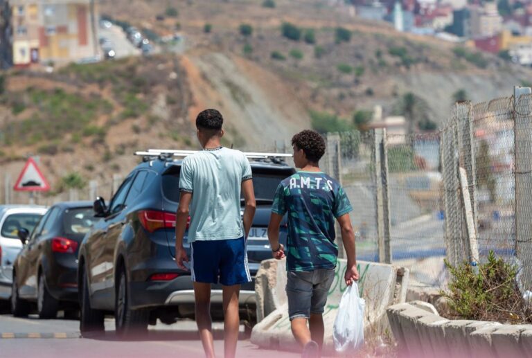 Le Gouvernement entame les procédures de transfert de trois mineurs migrants non accompagnés de Melilla vers les Îles Baléares