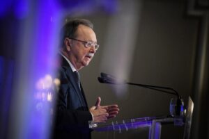 Vivas appelle à réformer la loi sur l'immigration pour faire face à la crise de l'immigration après en avoir reçu 1 500 en une semaine