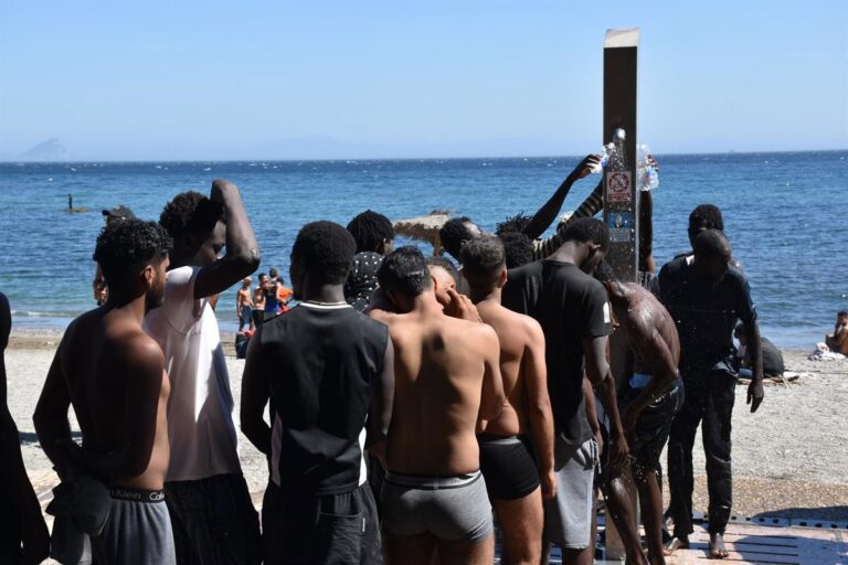 Les évêques considèrent qu'il est « urgent » d'offrir une réponse adéquate aux plus de 1.000 mineurs et demandeurs d'asile de Ceuta