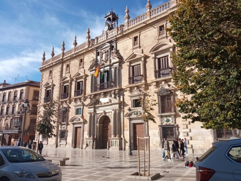 Le TSJA réduit de six mois la peine du capitaine d'un bateau secouru au large d'Almería en l'acquittant des menaces