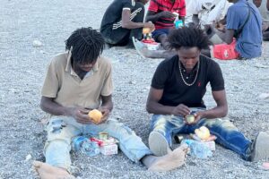 Migrations affirme qu'aucun migrant à Ceuta ne sera laissé sans aide humanitaire et distribue quotidiennement plus de 2 500 kits