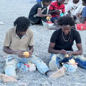 Migrations affirme qu'aucun migrant à Ceuta ne sera laissé sans aide humanitaire et distribue quotidiennement plus de 2 500 kits