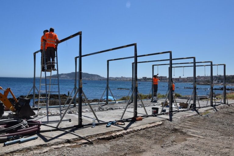 Le gouvernement installe des douches et des toilettes dans les zones à plus forte concentration de migrants à Ceuta