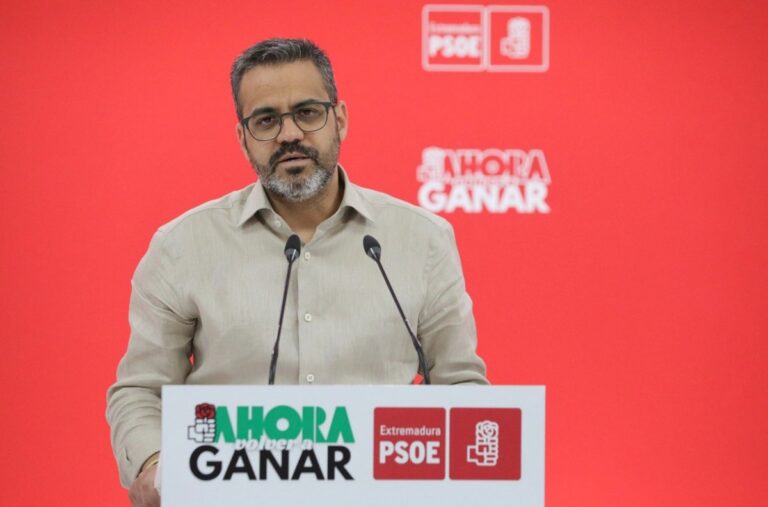 Le PSOE demande à Guardiola de préciser s'il partage les propos de son vice-président concernant l'accueil des mineurs migrants