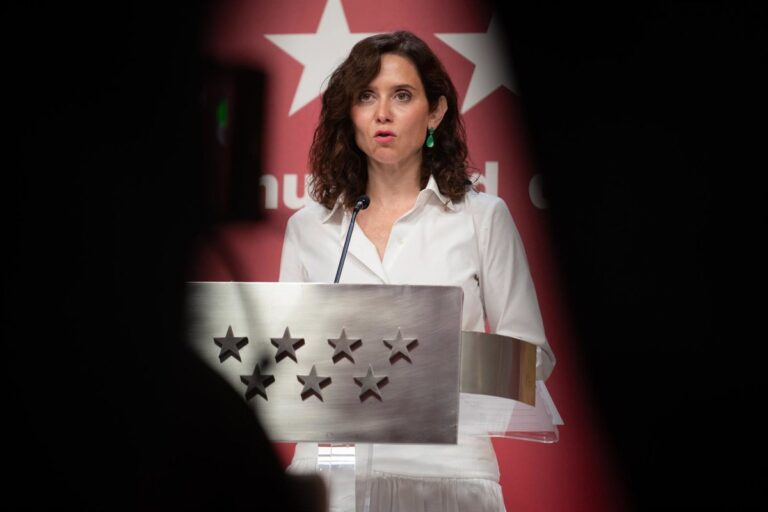 Ayuso critique la « confrontation » avec l'Italie alors que « plus de 70 000 » migrants sont autorisés à entrer « illégalement » par Ceuta