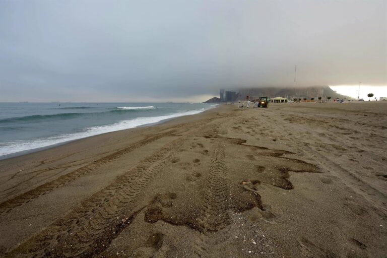 Un bateau avec vingt migrants a été intercepté ce matin sur la plage de La Línea (Cadix)