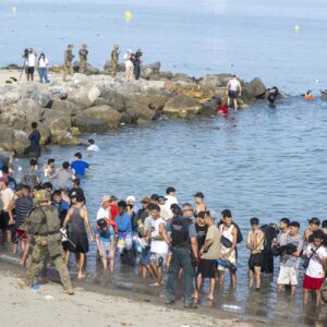 Le Gouvernement précise que le nombre de personnes arrivées à Ceuta lors de l'entrée massive reste à 72 000.