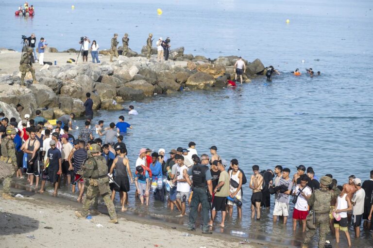 Le Gouvernement précise que le nombre de personnes arrivées à Ceuta lors de l'entrée massive reste à 72 000.