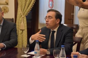 Albares qualifie de « frivoles » les critiques de l'Italie car Ceuta et Melilla constituent « la frontière la plus complexe au monde »