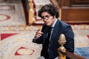 Compromís critique le fait que le parquet n'a pas agi d'office contre le député de Vox qui a exhorté à « chasser » les migrants