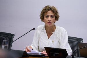 Chivite critique le fait que les gouvernements du PP « ne veulent pas assumer leurs responsabilités » avec les mineurs de Ceuta
