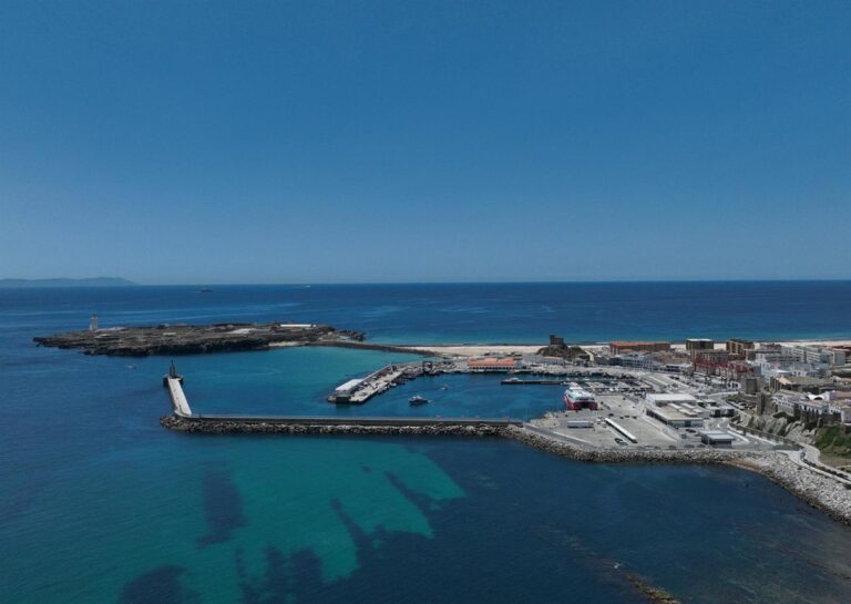 Trois migrants secourus en kayak dans la baie d'Algésiras (Cadix)