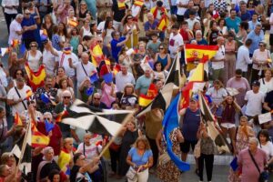 Des centaines d'habitants de Melilla se rassemblent devant l'Assemblée pour soutenir Ceuta et son hispanité après la crise migratoire