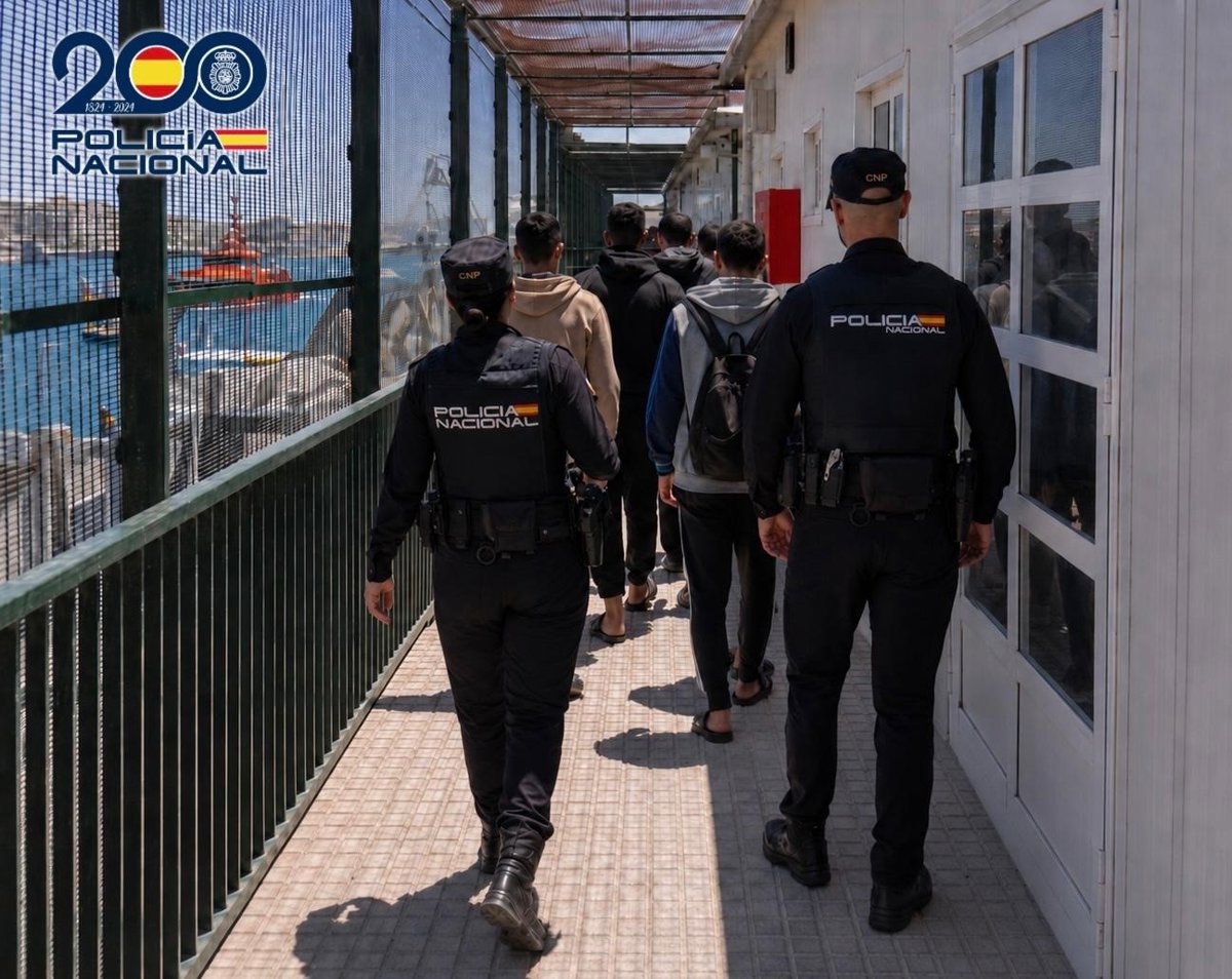 Le patron présumé d'un bateau transportant neuf immigrants d'Algérie à Almería va en prison
