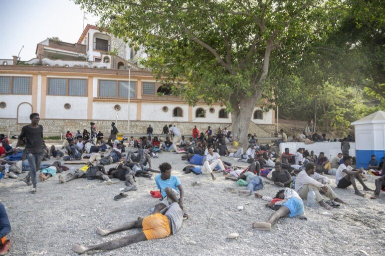 Les amis du peuple marocain affirment que le transfert de 500 filles migrantes de Ceuta vers la péninsule crée un « effet d'appel »