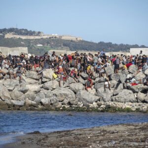 Soutenez Ceuta depuis Séville : La manifestation citoyenne du 3 septembre et la collecte de nourriture à Barrios Hartos