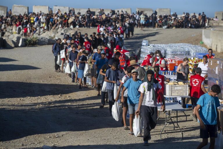 Le Gouvernement a identifié plus de 2.900 mineurs migrants à Ceuta après leur entrée massive en juillet