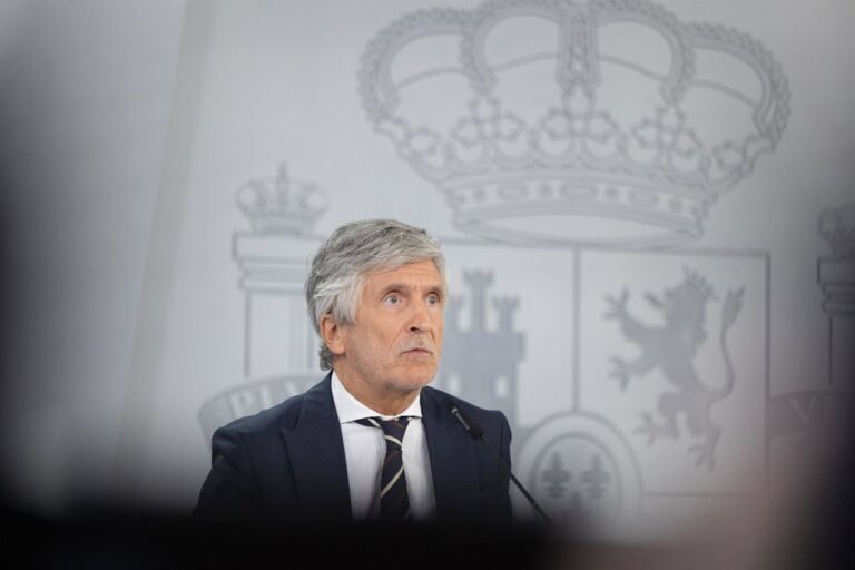 Marlaska réitère qu'il n'y a eu « aucun rapport » du CNI mettant en garde contre une entrée massive à Ceuta
