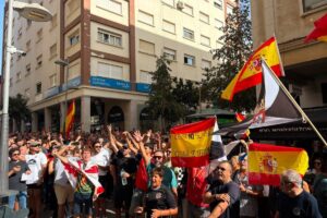 Des centaines d'habitants de Ceuta manifestent contre la gestion de la crise migratoire par le gouvernement