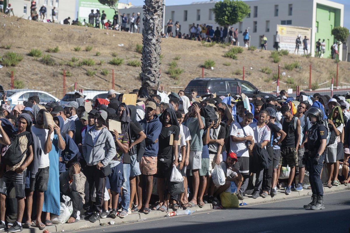 Le gouvernement autorise cinq centres sportifs et infrastructures publiques à Ceuta pour les migrants en fonction des besoins