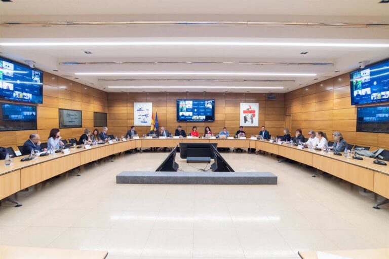 Le Gouvernement et la CCAA aborderont demain le soutien aux mineurs migrants à Ceuta, lors d'un rendez-vous marqué par l'absence de Vox