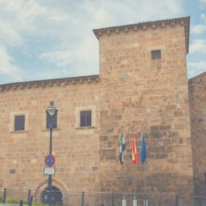 Estrémadure exhorte le gouvernement à renvoyer les mineurs de Ceuta dans leur pays pour défendre leurs intérêts et ceux de leurs parents