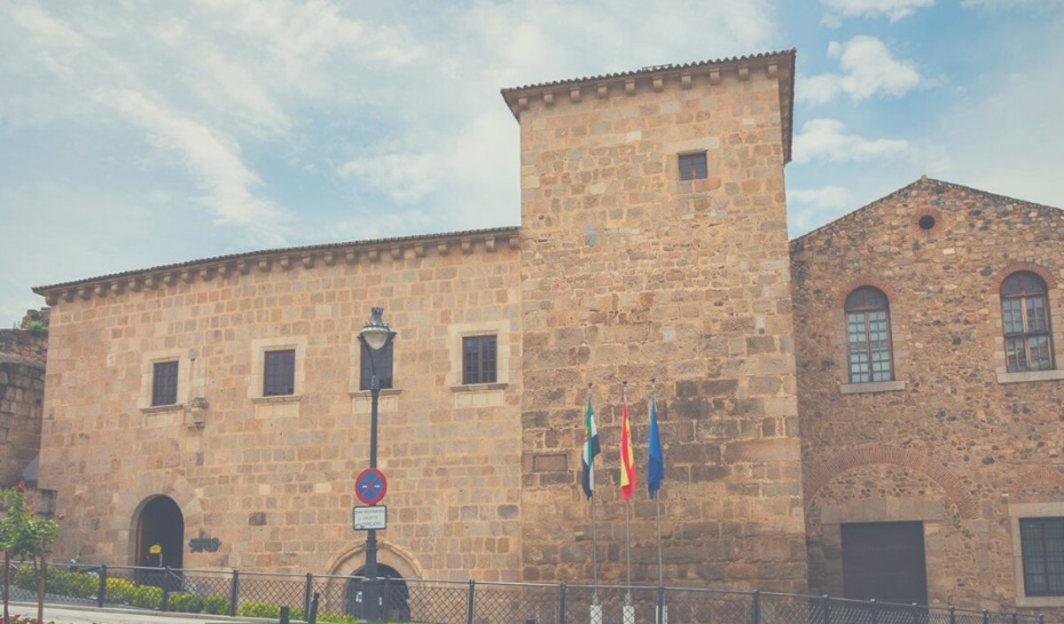 Estrémadure exhorte le gouvernement à renvoyer les mineurs de Ceuta dans leur pays pour défendre leurs intérêts et ceux de leurs parents