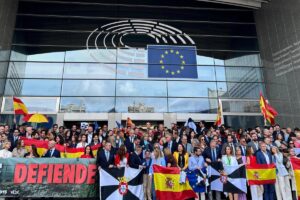 Des centaines de personnes se rassemblent devant le Parlement européen pour soutenir Ceuta : « Ceuta n'est pas à vendre, Ceuta se défend »