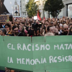 Des centaines de personnes crient contre le racisme à Madrid, Barcelone et Santiago : « Il n'y a pas trop de migrants, il y a trop de fascistes »