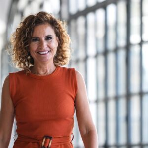 Montero critique le fait que Moreno « ne garantit pas » la gratuité des services de garde de 0 à 1 an et « rend les services complémentaires plus chers »