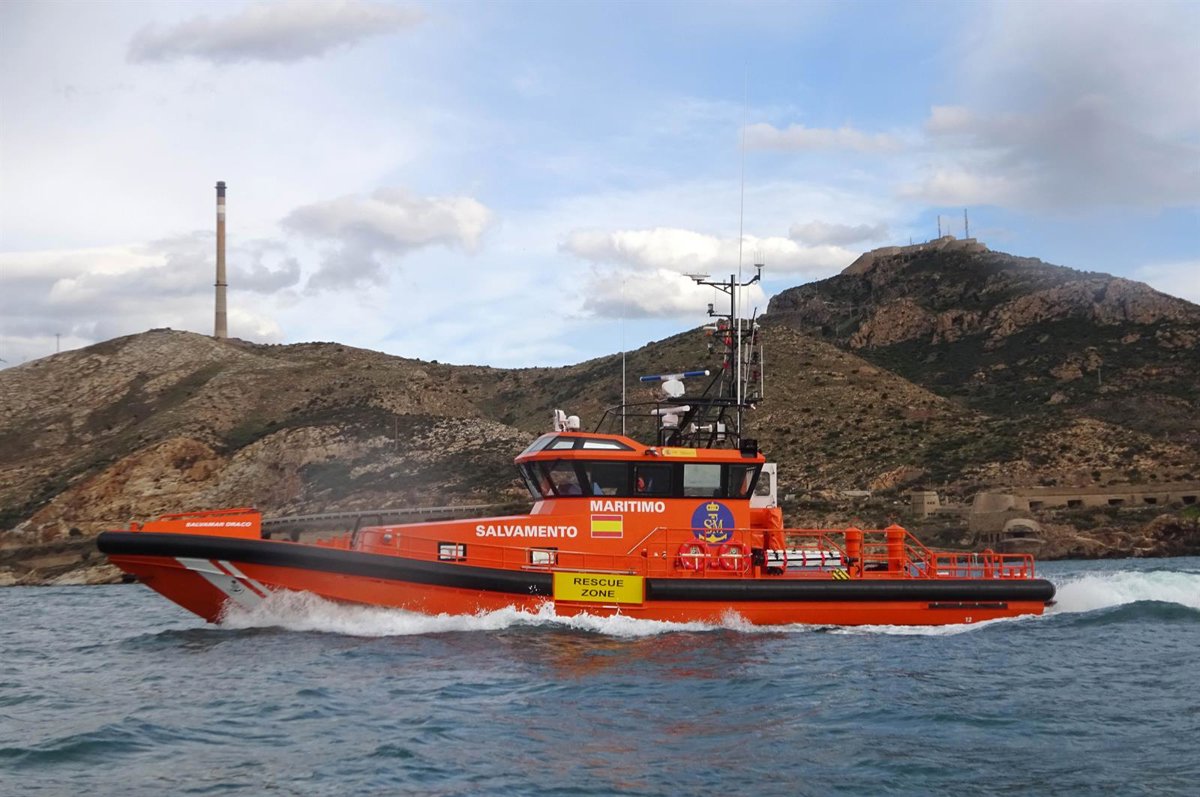 Maritime Rescue sauve 19 immigrants dans un bateau à la dérive à Cabo de Palos