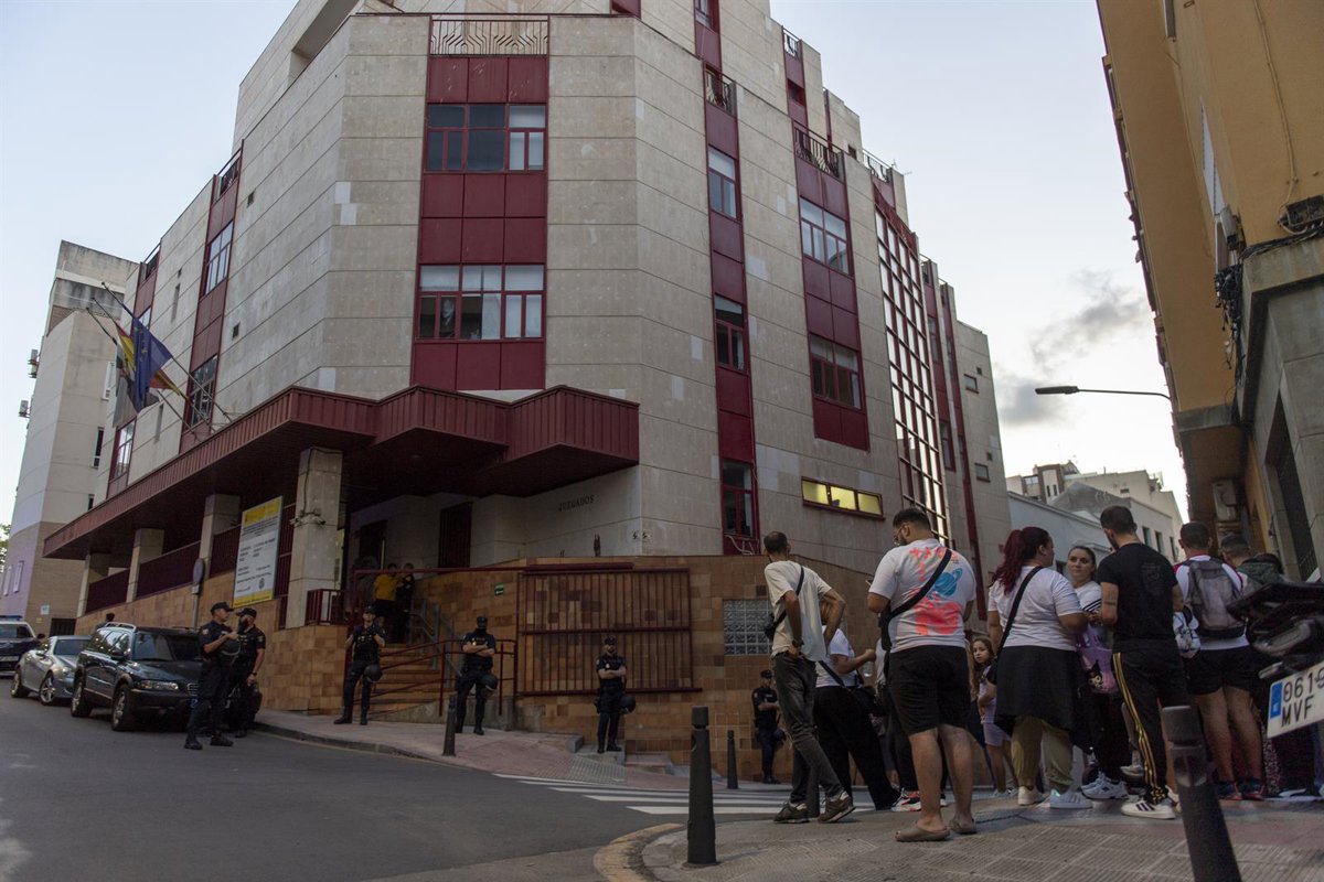 Le tribunal de Ceuta ouvre une procédure pour prétendue distribution d'objets et admet la plainte de Hazte Oír contre le délégué
