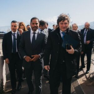 Garriga et Milei accusent Sánchez de « promouvoir » la migration irrégulière et de « dégrader » l'identité de l'Espagne