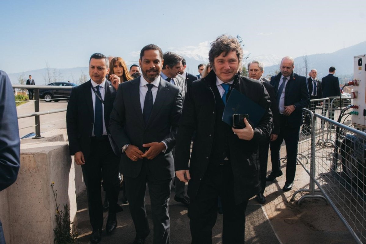 Garriga et Milei accusent Sánchez de « promouvoir » la migration irrégulière et de « dégrader » l'identité de l'Espagne