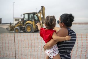 Plus d'une centaine d'habitants de Ceuta manifestent contre l'installation d'une installation d'accueil dans le port