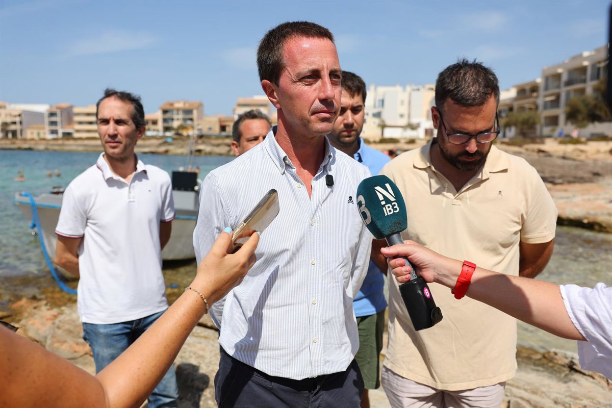 Galmés accuse le gouvernement de « laisser les municipalités impuissantes » face à l'arrivée des bateaux et appelle à des mesures urgentes