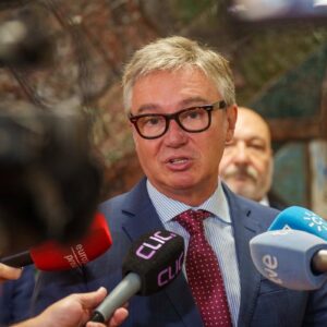 Gavira déshonore le PSOE-A, Adelante et Por Andalucía pour avoir « empêché le débat » sur « la défense de l'Espagne » avec Vox NLP