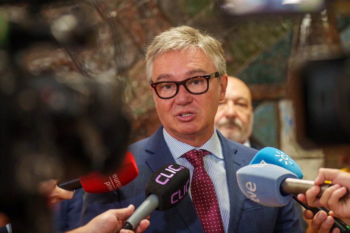 Gavira déshonore le PSOE-A, Adelante et Por Andalucía pour avoir « empêché le débat » sur « la défense de l'Espagne » avec Vox NLP