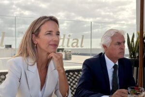 Álvarez de Toledo (PP) déclare que la politique migratoire européenne est une « calamité » et coupable de la montée de l'extrémisme