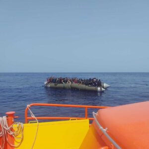 Maritime Rescue intercepte deux bateaux avec 148 migrants à environ 60 milles au nord de Lanzarote