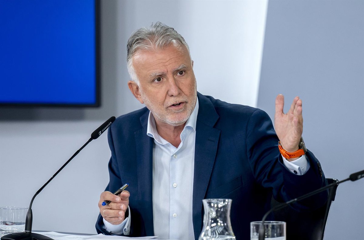 Torres défend le transfert de près de 1 000 migrants des rues de Ceuta pour accélérer leur retour au Maroc