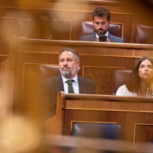 Abascal propose des processus de « rapatriement » pour les immigrés qui commettent des délits et de « remigration » pour ceux qui ne travaillent pas