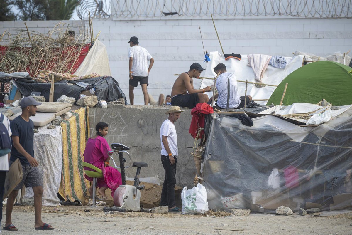 Arcópoli demande au Gouvernement le transfert "urgent" vers la Péninsule des migrants LGTBI+ restés à Ceuta
