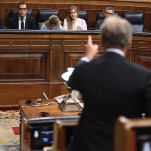 Feijóo redouble de pression sur Sánchez pour qu'il révèle ses contacts avec Rabat concernant Ceuta