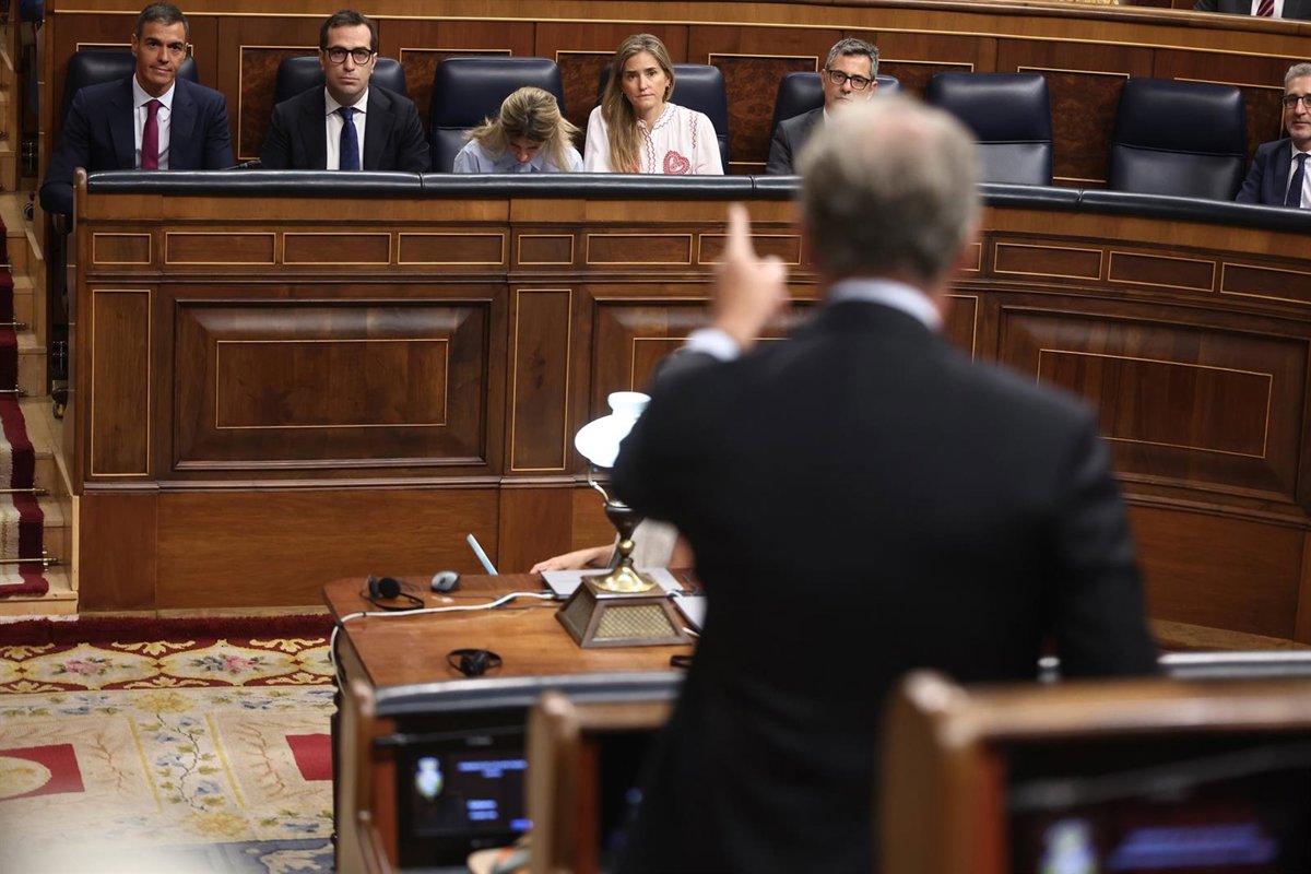 Feijóo redouble de pression sur Sánchez pour qu'il révèle ses contacts avec Rabat concernant Ceuta
