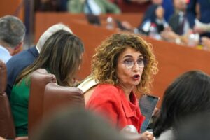 Montero reproche à Moreno de ne pas accueillir davantage de mineurs migrants « bien que les centres andalous soient à 60% de leur capacité »