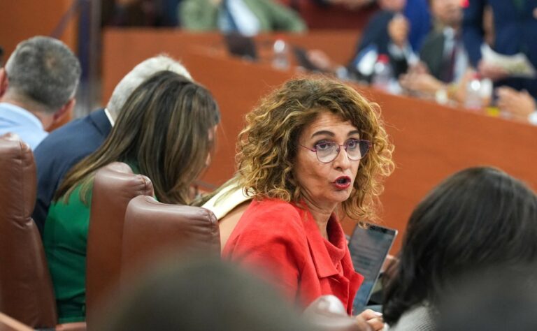 Montero reproche à Moreno de ne pas accueillir davantage de mineurs migrants « bien que les centres andalous soient à 60% de leur capacité »